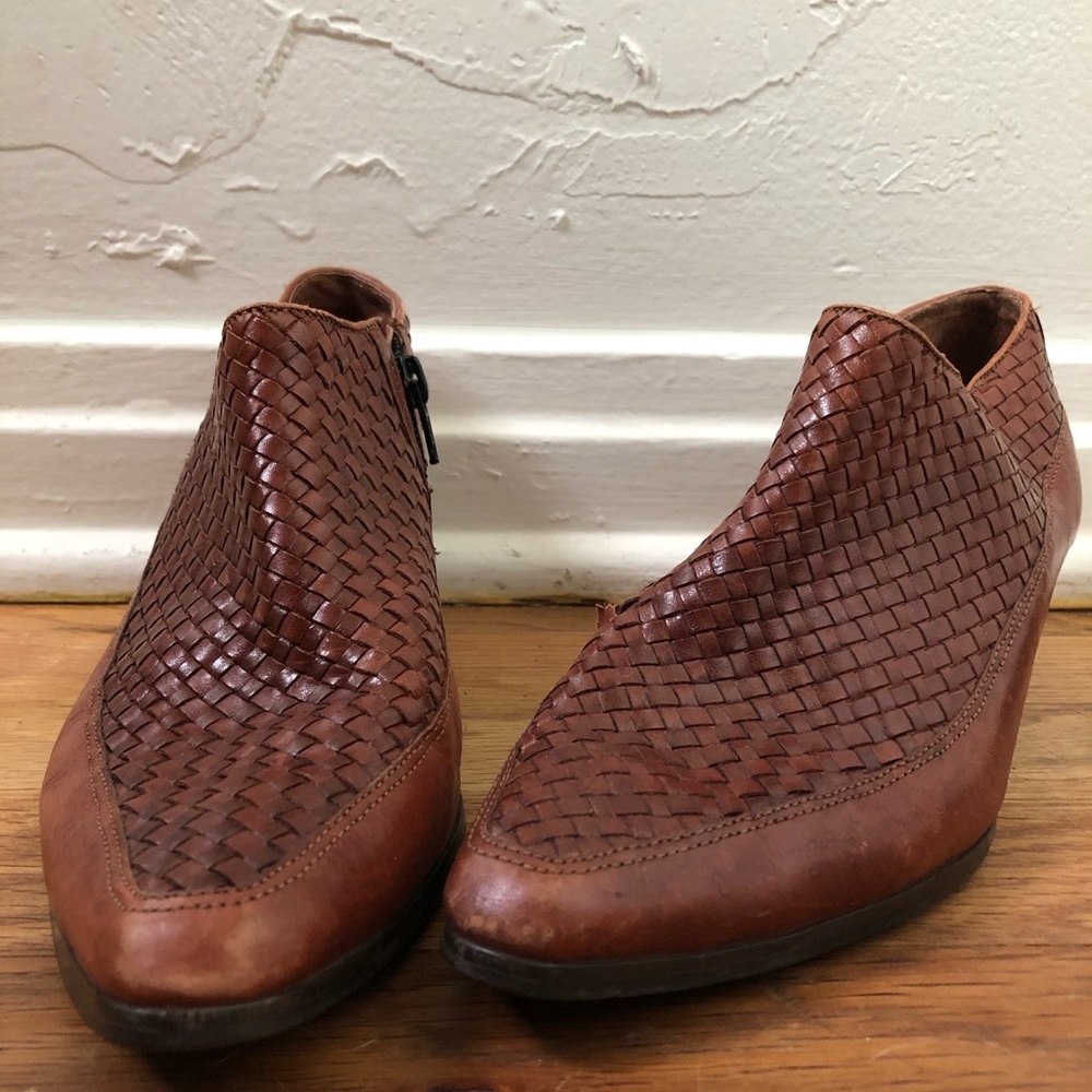 Vintage woven ankle boots ⚡️ size 7.5